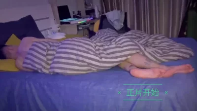 【同性】伪娘霸王硬上弓睡梦中的体育生